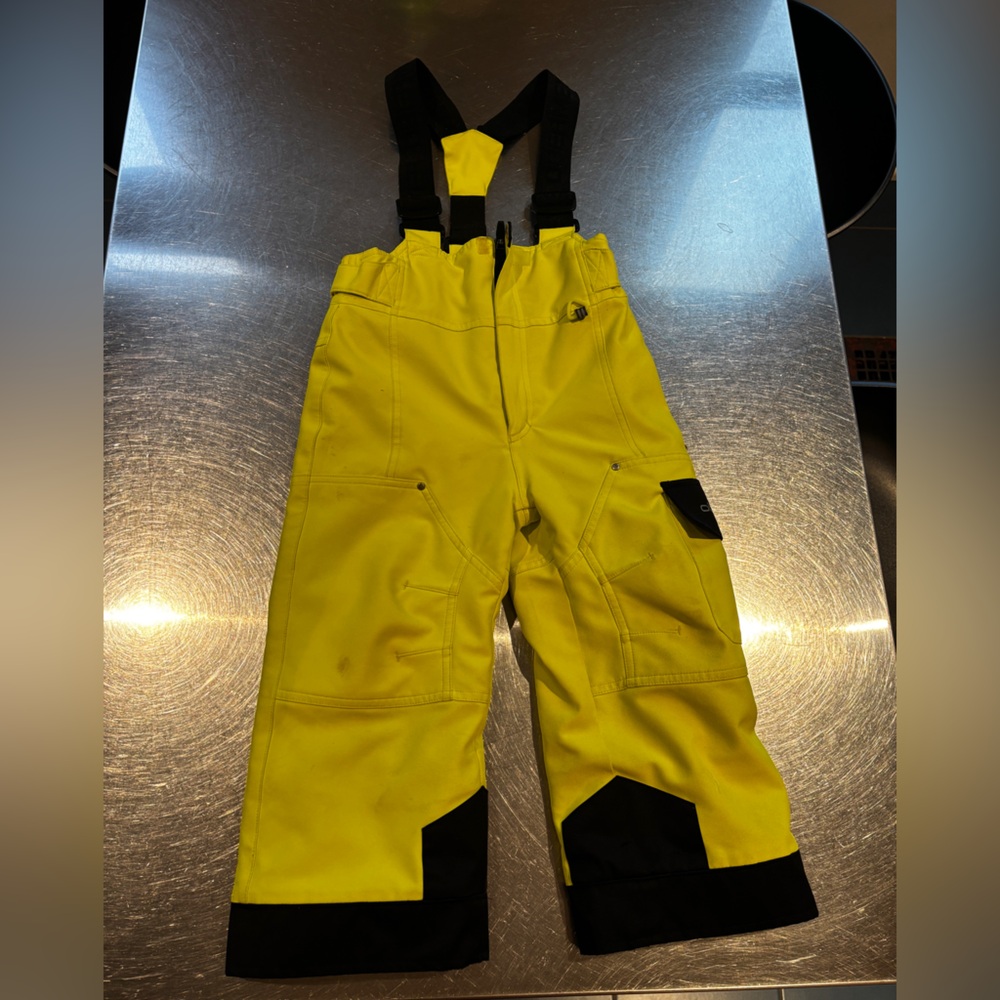 Obermeyer snow ski bibs. Insulated warm and adjustable. Pockets. Kids size 4.
